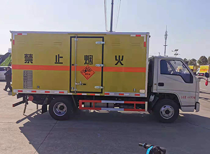 志仲镇爆破器材运输车